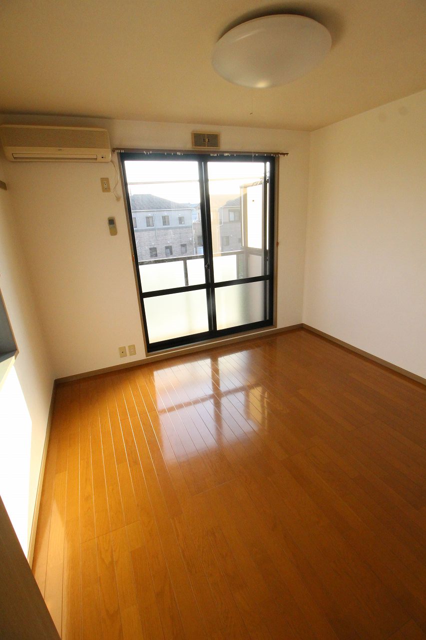 居室・リビング　同物件の別のお部屋です