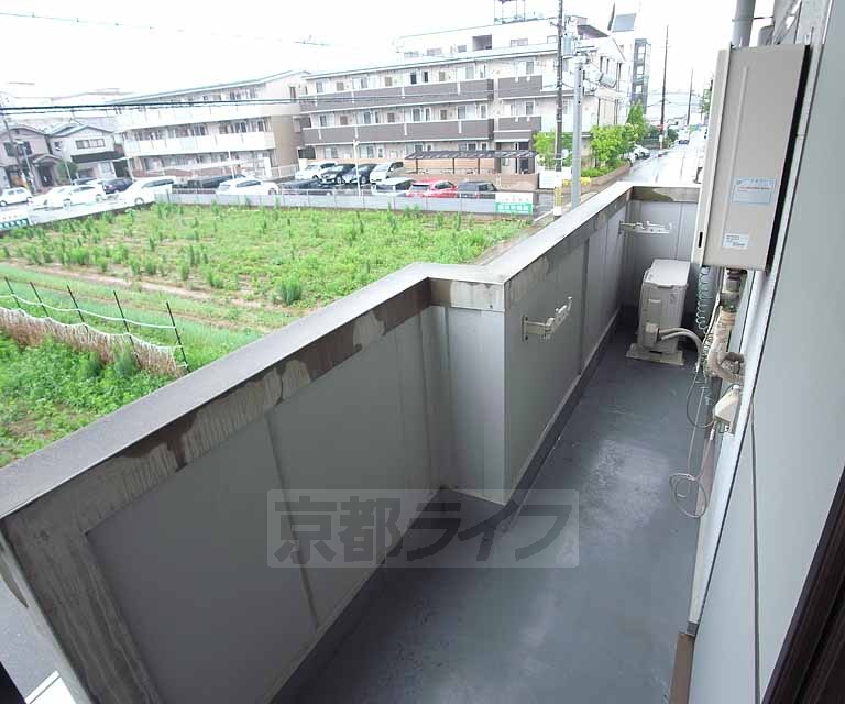 バルコニー　奥に長いバルコニです。