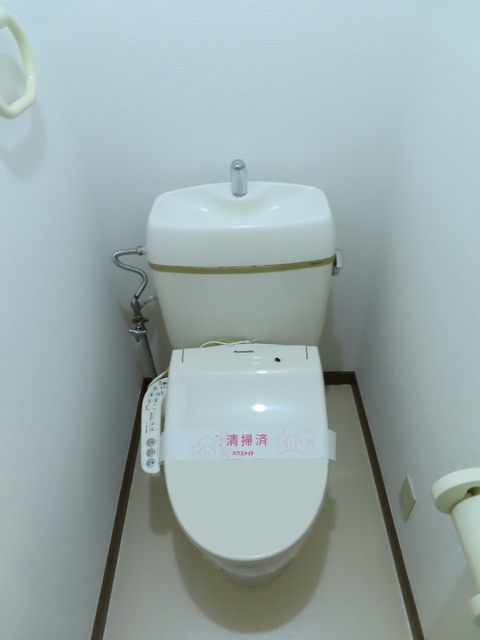 トイレ　温水洗浄機能付き