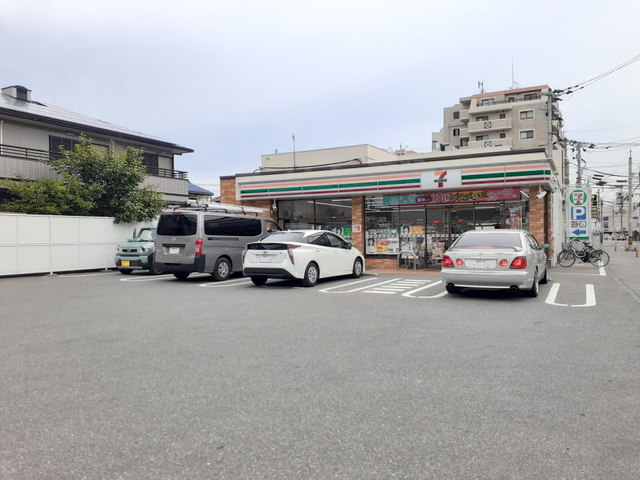 コンビニ　セブンイレブン福岡石丸店（コンビニ）まで210m