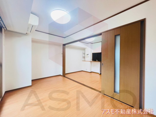 居室・リビング　同マンション別部屋参考写真