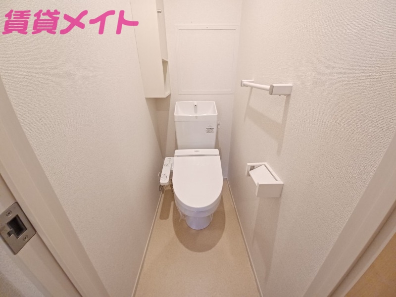 トイレ　別部屋反転写真です