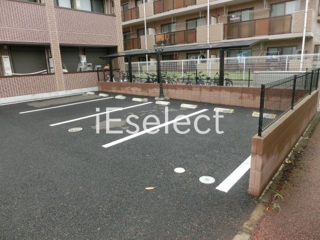 駐車場　敷地内駐車場ございます。※要確認