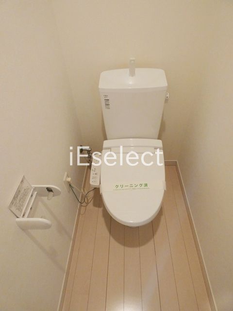 トイレ　温水洗浄便座付きです！あると便利ですよね♪