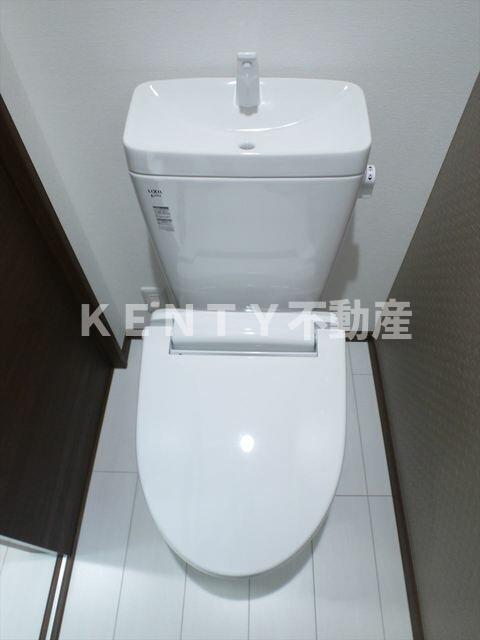 トイレ　落ち着いた色調のトイレです