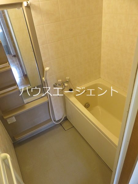 バス・シャワールーム　バストイレ別です。※参考画像