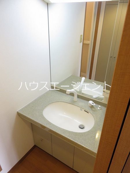 洗面設備　洗面化粧台です。※参考画像