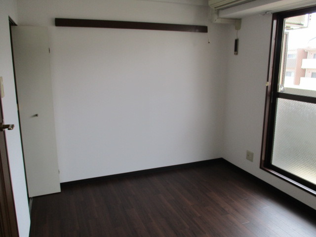 居室・リビング　6帖の洋室のお部屋です