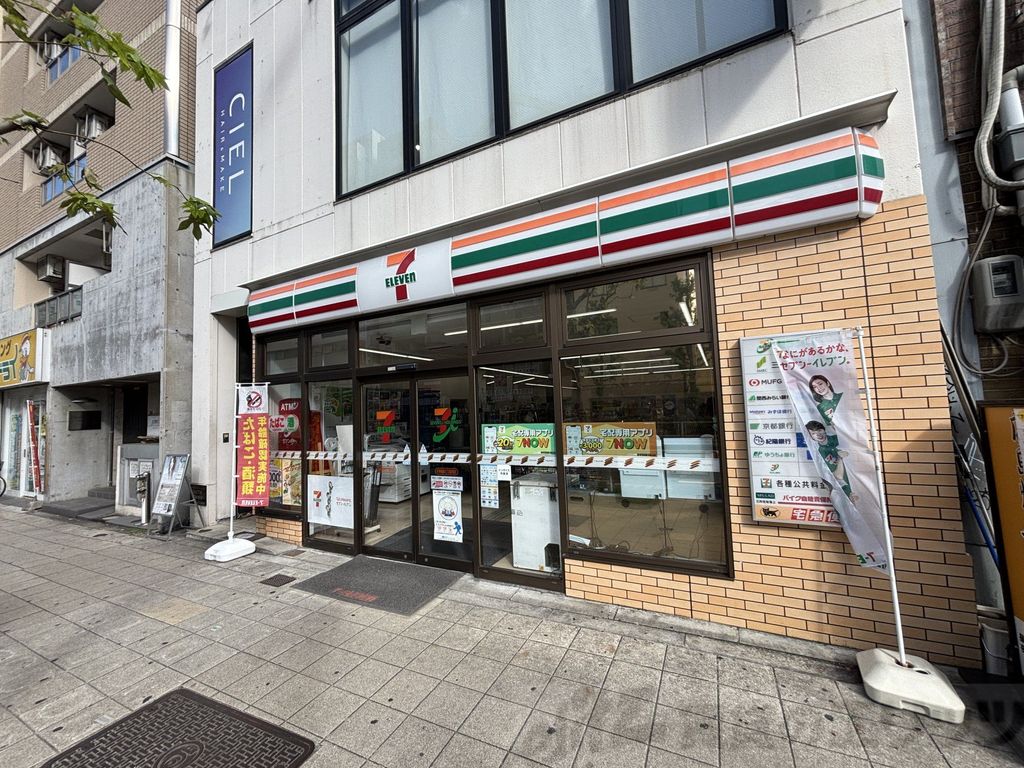 コンビニ　セブンイレブン大阪天神橋6丁目店（コンビニ）まで1110m