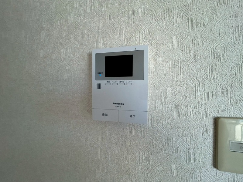 セキュリティ　ＴＶモニター付インターホンです。来客者の顔が見えるので安心！