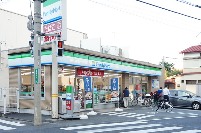 コンビニ　ファミリーマート国分寺本多五丁目店（コンビニ）まで555m