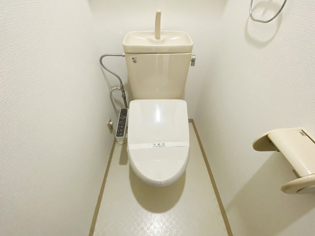 トイレ　別号室の参考写真です。