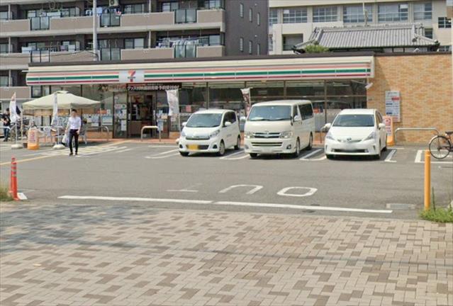 コンビニ　セブンイレブン（コンビニ）まで569m