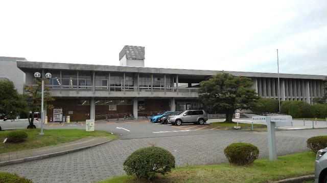 図書館　富山県立図書館（図書館）まで750m