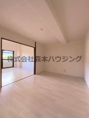 居室・リビング　明るい居間です