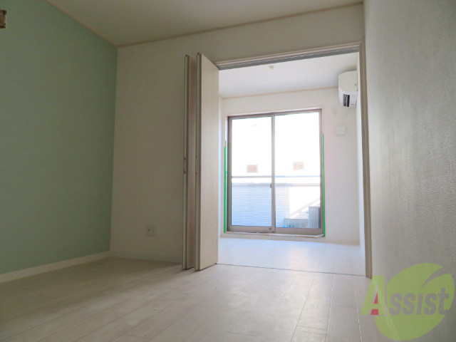 居室・リビング　陽の光が差し込む明るいお部屋は気持がいいですね～