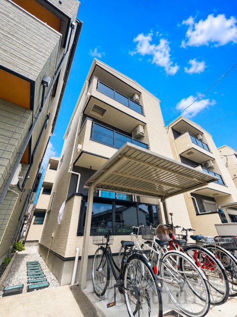 建物外観　スマートに佇むお家。毎日が楽しくなります。