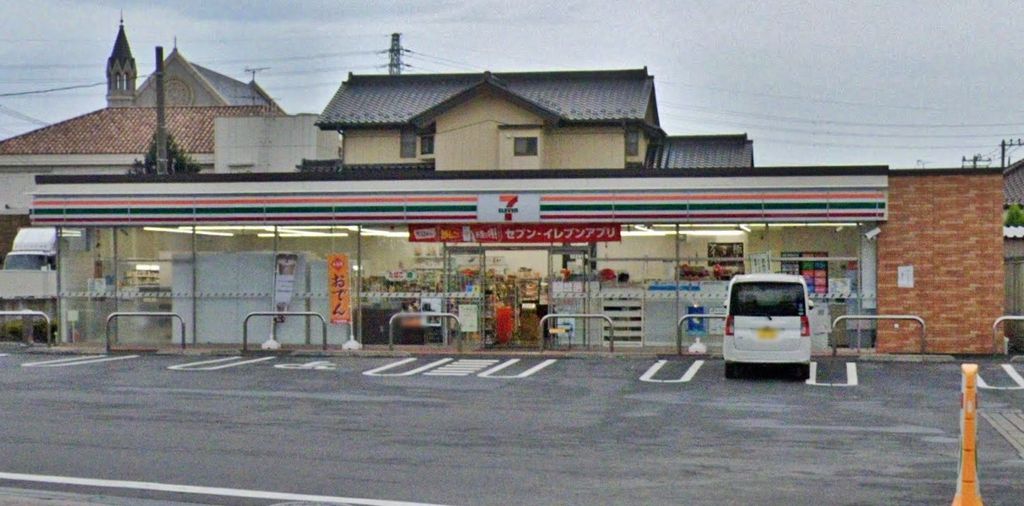 コンビニ　セブンイレブン越谷神明町2丁目店（コンビニ）まで560m