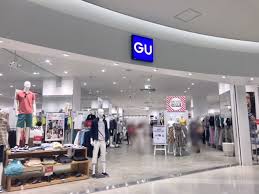 ショッピングセンター　ジーユーアリオ西新井店（ショッピングセンター）まで300m