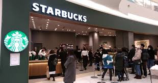 飲食店　スターバックスコーヒーアリオ西新井店（飲食店）まで300m