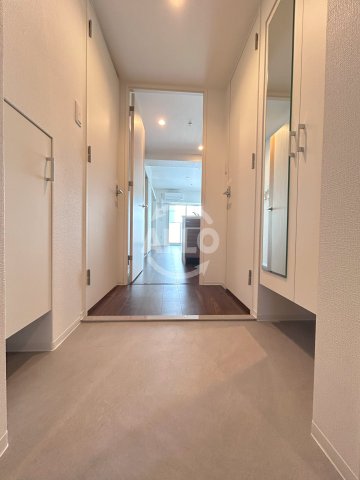 玄関　セレニテフラン本町　玄関