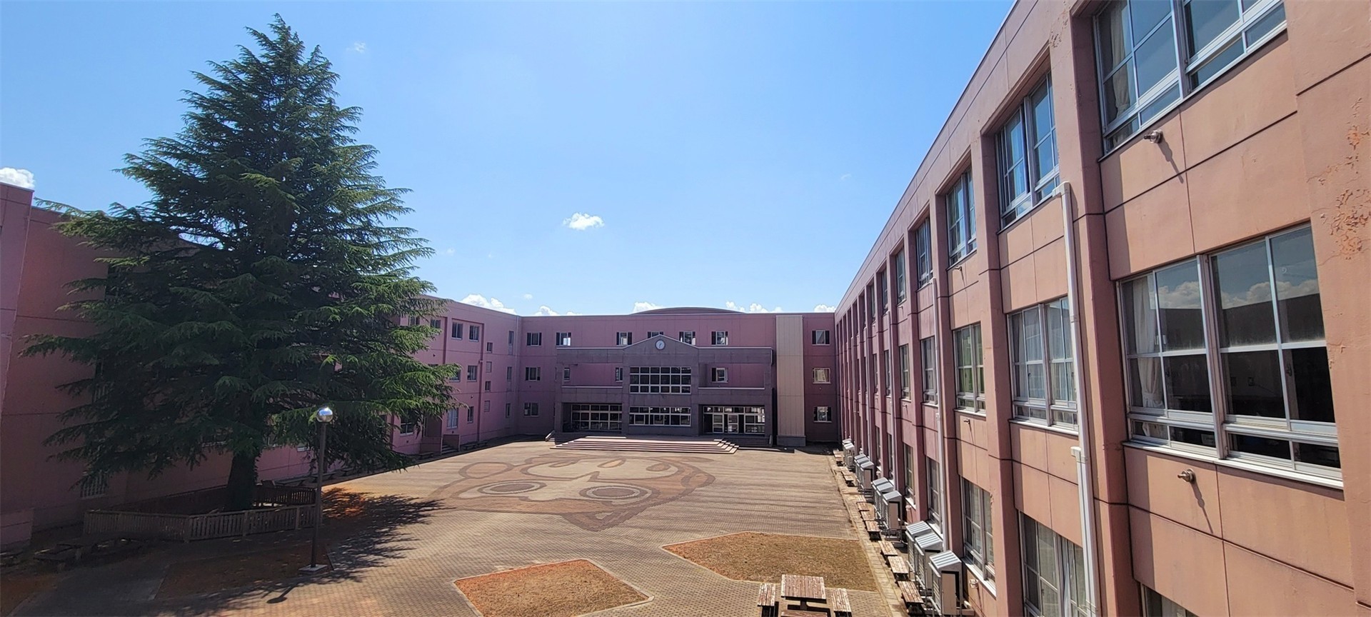 中学校　弘前市立第三中学校（中学校）まで1634m