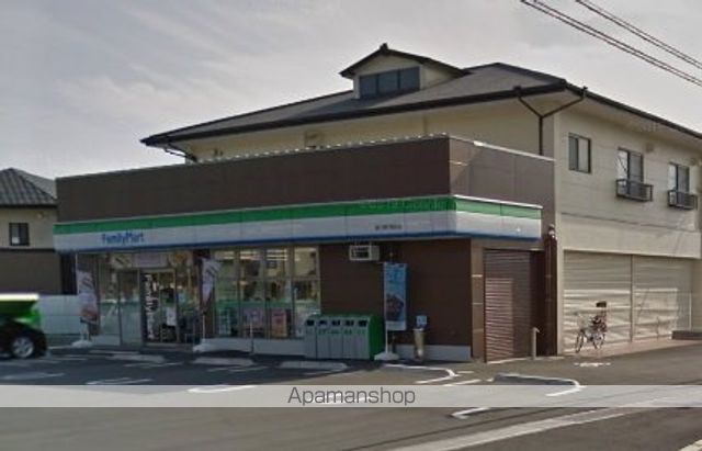 コンビニ　ファミリーマート（コンビニ）まで1079m