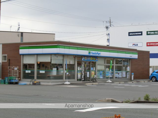 コンビニ　ファミリーマート（コンビニ）まで235m