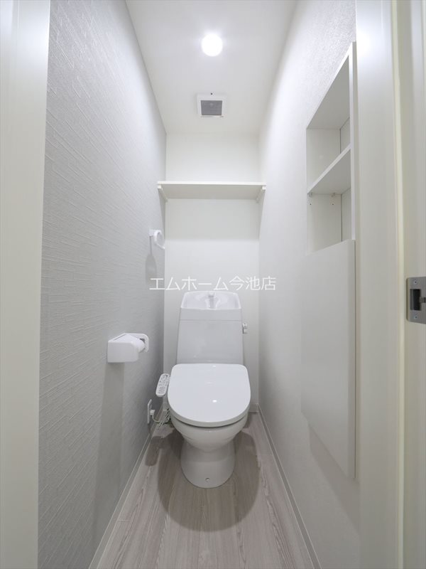 トイレ　温水暖房洗浄便座付トイレ　同仕様写真