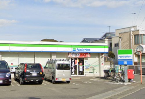 コンビニ　ファミリーマート（コンビニ）まで556m