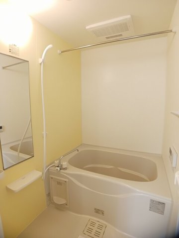 バス・シャワールーム　落ち着いた空間のお風呂です