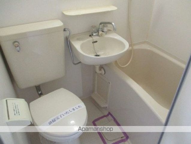 地下鉄東山線 新栄町駅 徒歩8分 10階建 築36年のトイレ写真