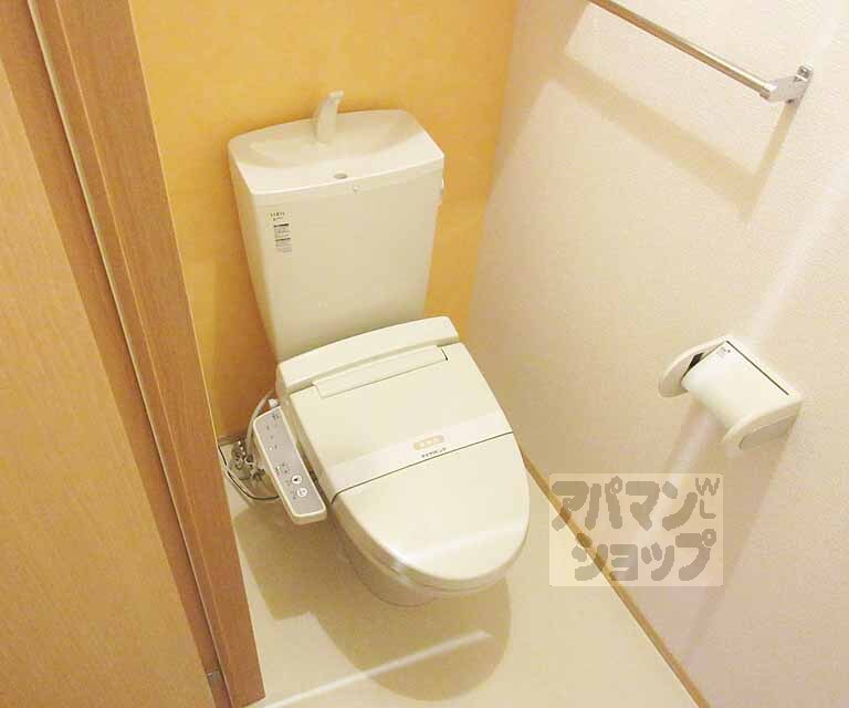 トイレ　ウォシュレットついています