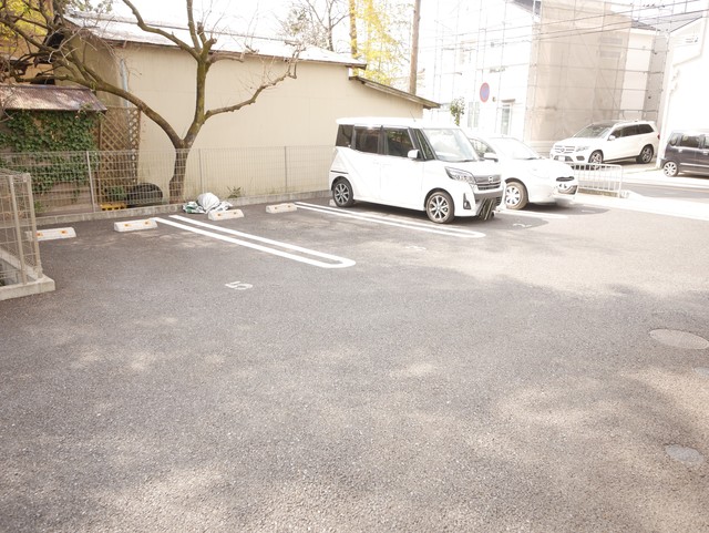 駐車場　★敷地内に駐車場がございます★