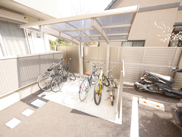 その他共有部分　★敷地内に屋根付きの駐輪場がございます★