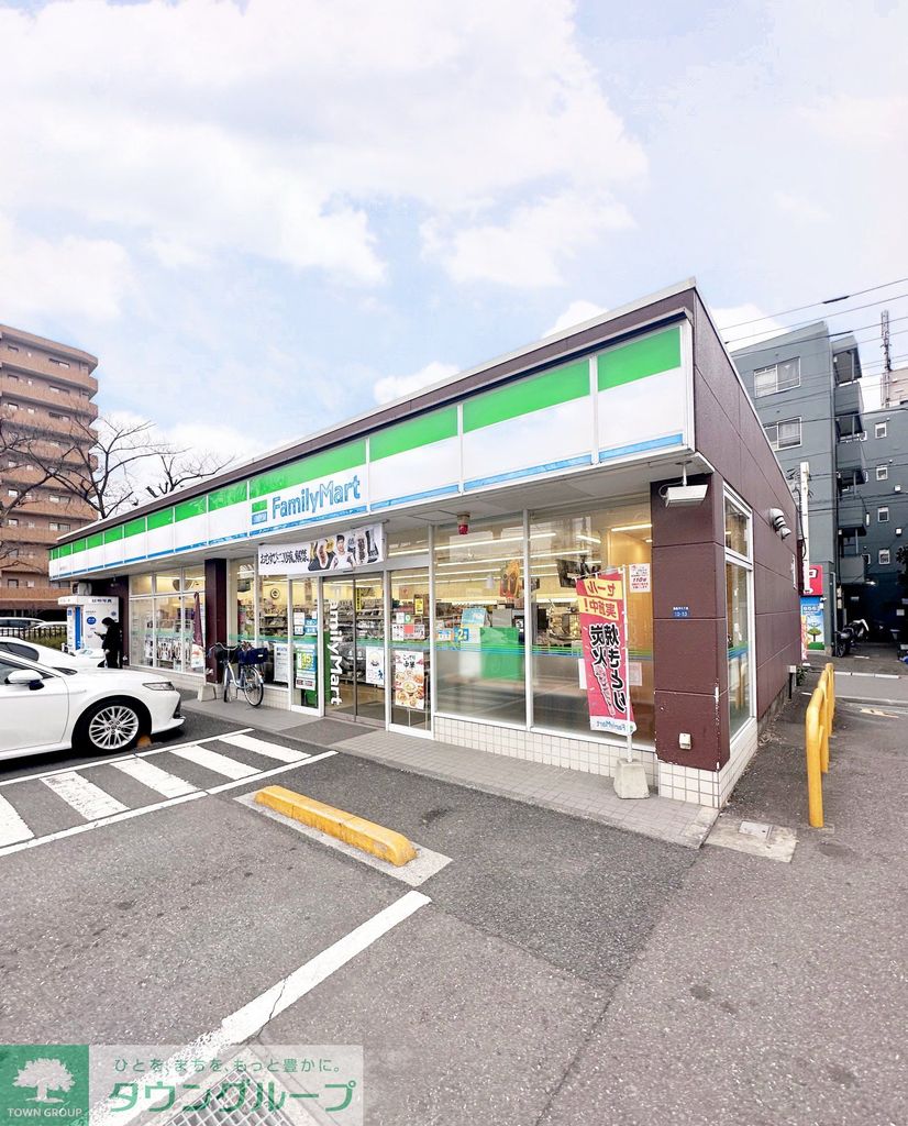 コンビニ　ファミリーマート（コンビニ）まで550m