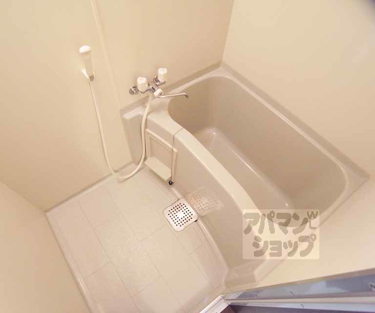 バス・シャワールーム　ゆったり入れるお風呂です。