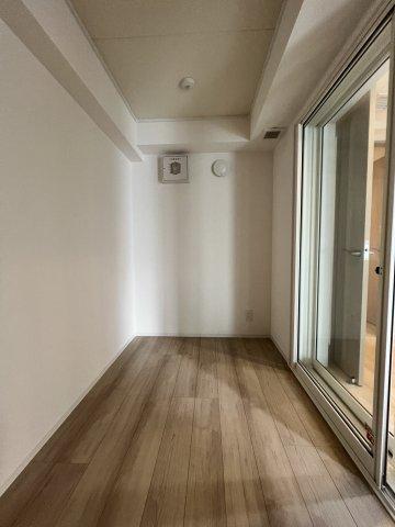 その他　開放的な寝室です