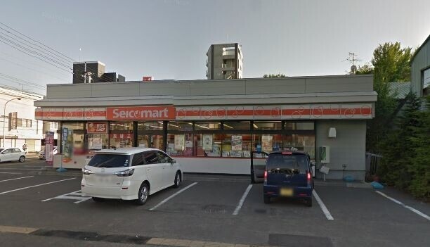 コンビニ　セイコーマートほんま店（コンビニ）まで62m