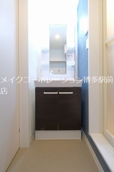 洗面設備　※入居中の為別部屋写真使用現状優先