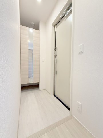 ルミエ西川口の玄関写真