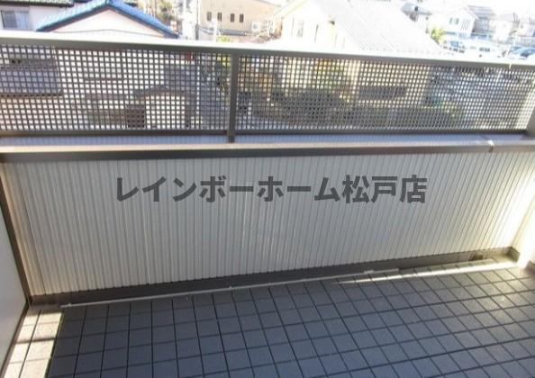 バルコニー　お洗濯にも便利なバルコニー付き