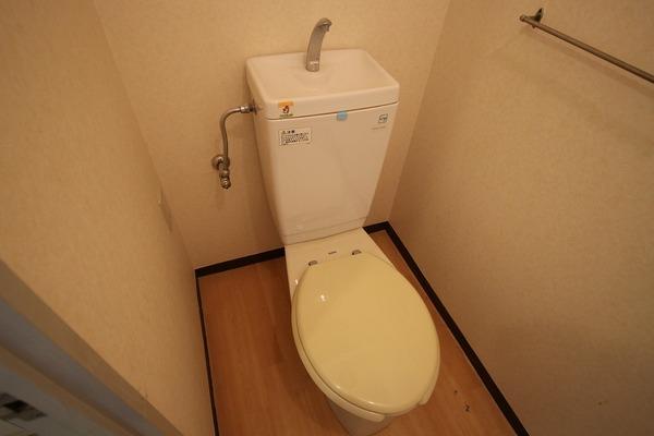 ＪＲ南武線 稲城長沼駅 徒歩7分 3階建 築44年のトイレ写真
