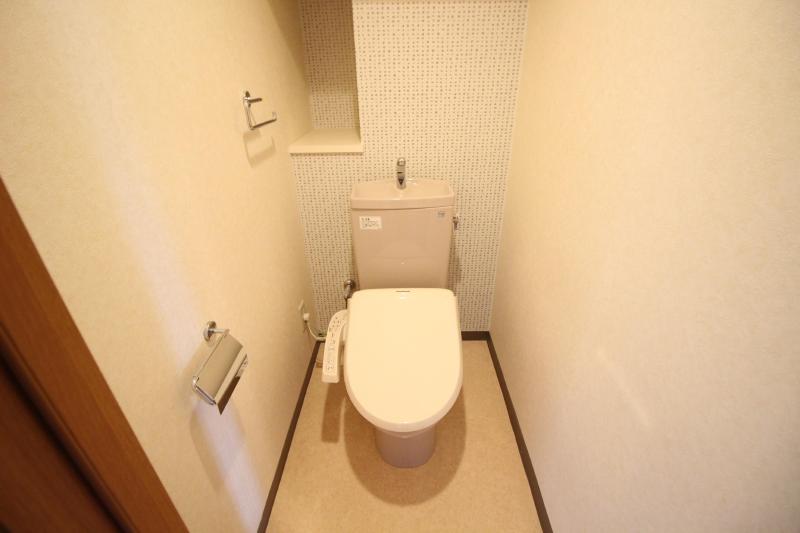 トイレ　温水洗浄便座トイレです