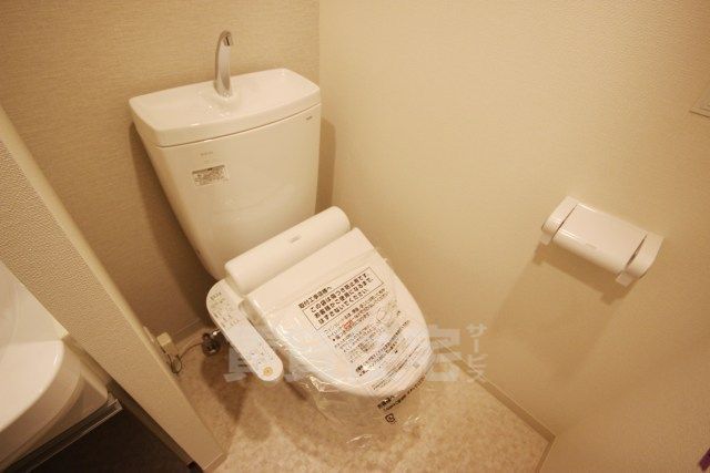 地下鉄堺筋線 南森町駅 徒歩8分 15階建 築12年のトイレ写真