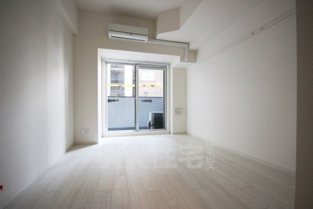 地下鉄堺筋線 南森町駅 徒歩8分 15階建 築12年の居間写真