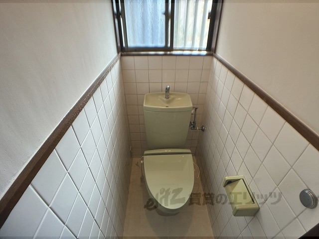 ＪＲ奈良線 棚倉駅 徒歩11分 2階建 築51年のトイレ写真