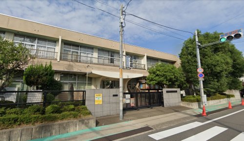 小学校　松原市立三宅小学校（小学校）まで813m