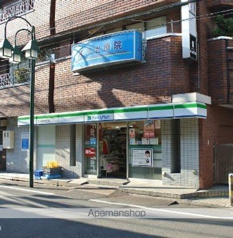 コンビニ　ファミリーマート 中目黒駅西口店（コンビニ）まで240m
