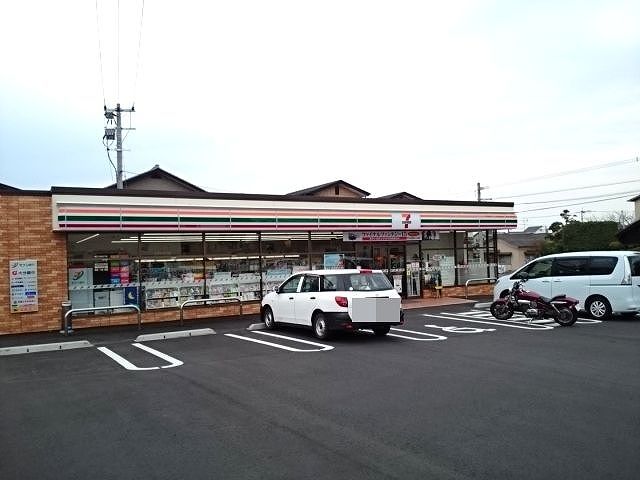 コンビニ　セブンイレブン（コンビニ）まで300m